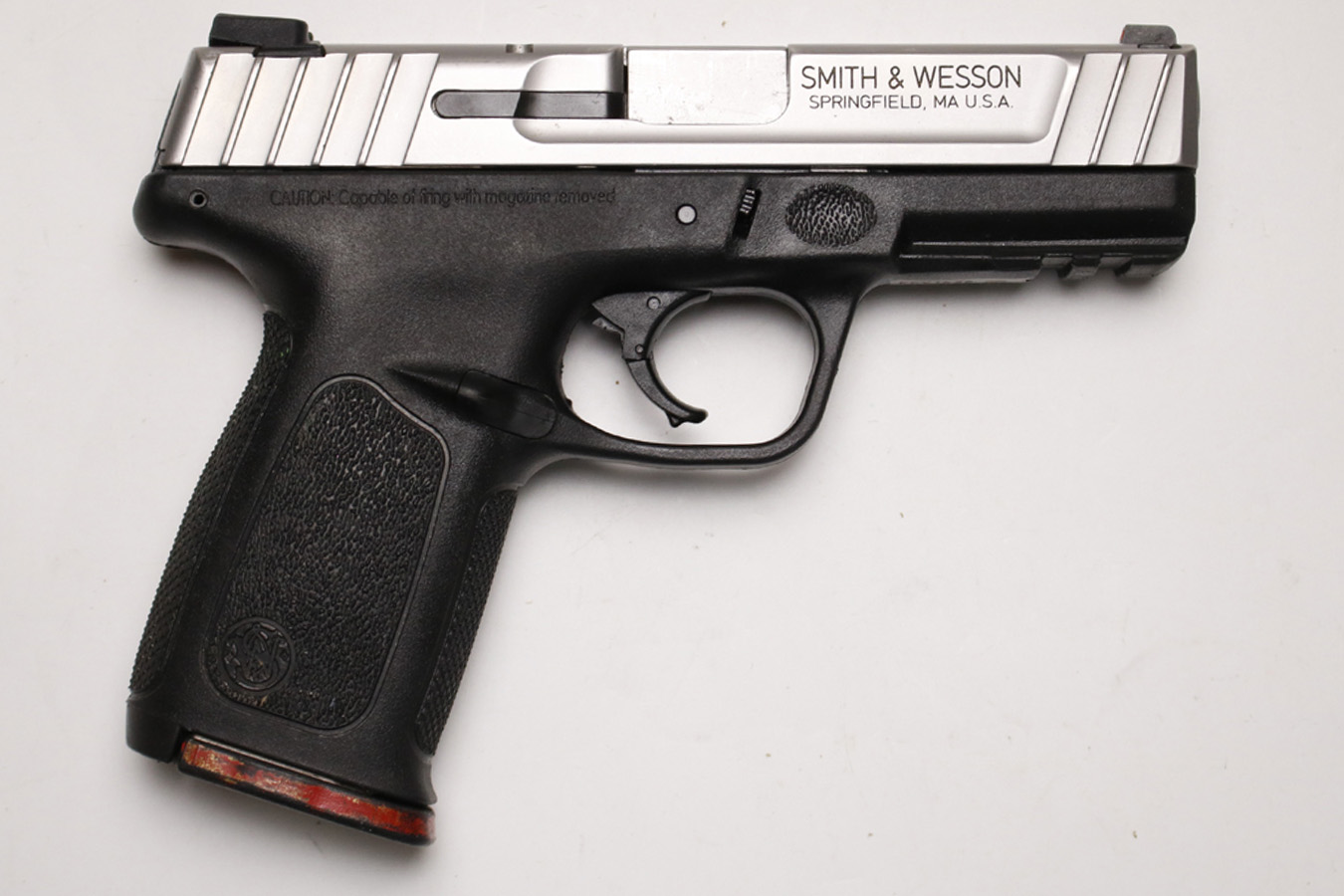 SMITH AND WESSON SD40VE 40 S&W Police Trade-in Pistol with Two Magazines